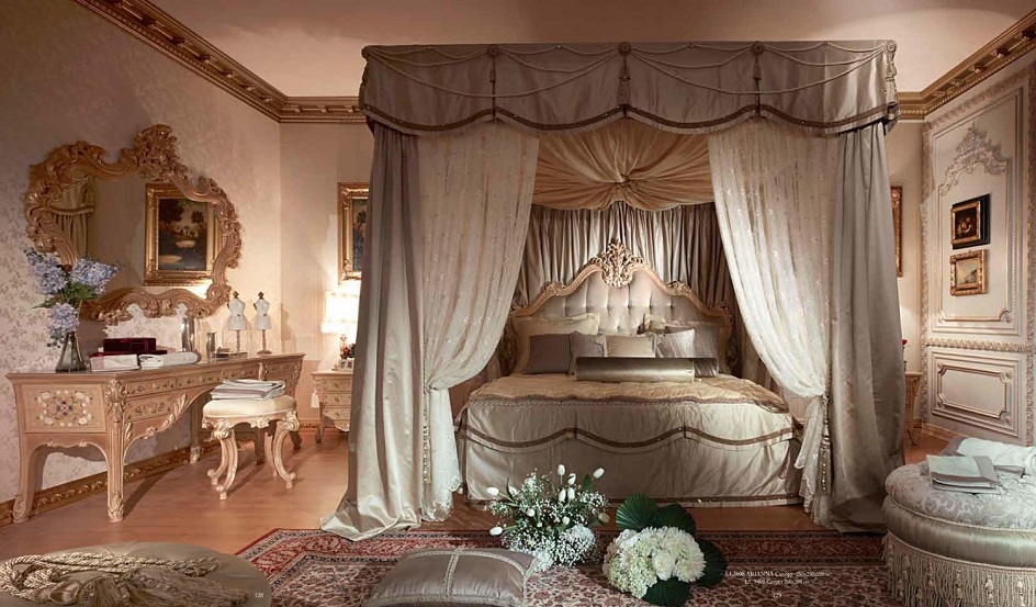 Изысканная и утонченная спальня в стиле рококо